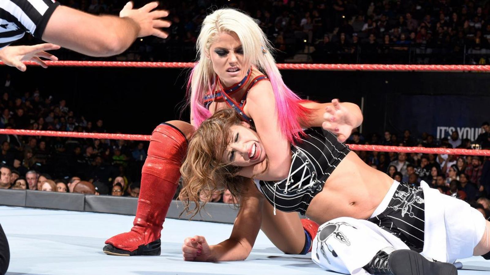 Alexa vs. Alexa Bliss vs. Mickie James. Alexa Bliss SMACKDOWN Champion. Alexa Bliss Triple h. Алекса Блисс и Рэнди Ортон.