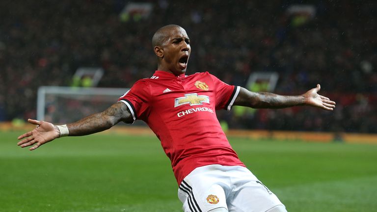 skysports-ashley-young-manchester-united-brighton_4166341.jpg?20171125194710