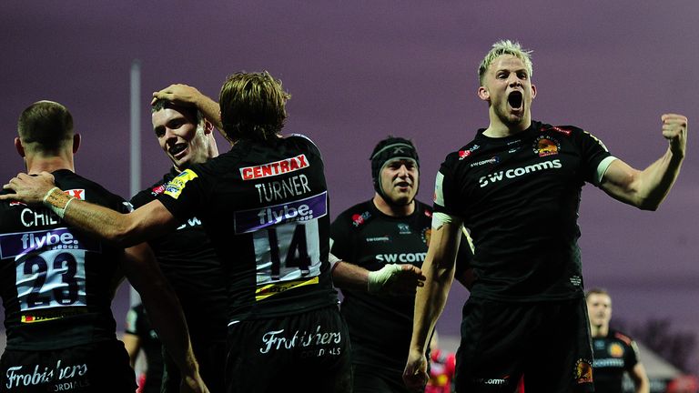 Jonny Hill of Exeter Chiefs (r) celebrates his side's fourth try