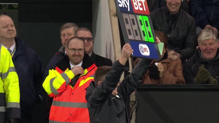 The fan turned fourth official struggled with the timing board