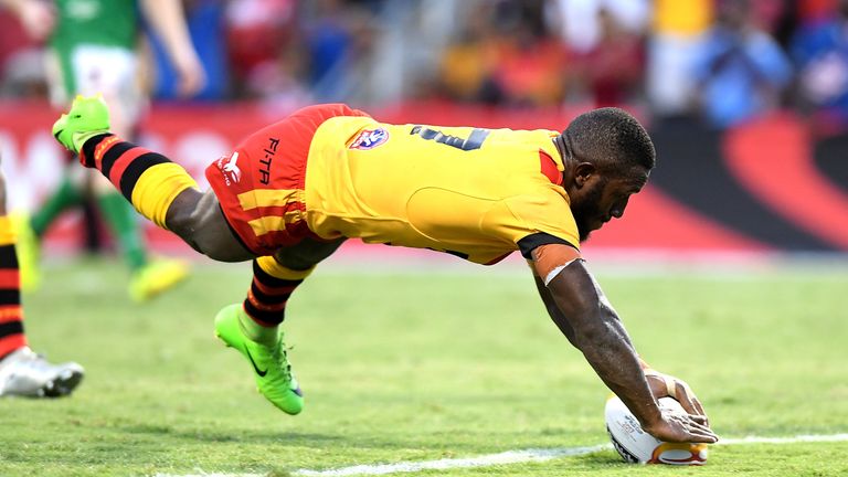 Watson Boas scores the match-winning try for Papua New Guinea