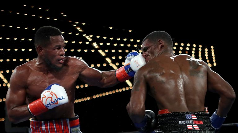 Sullivan Barrera (L) dominated Felix Valera over ten rounds at Madison Square Garden