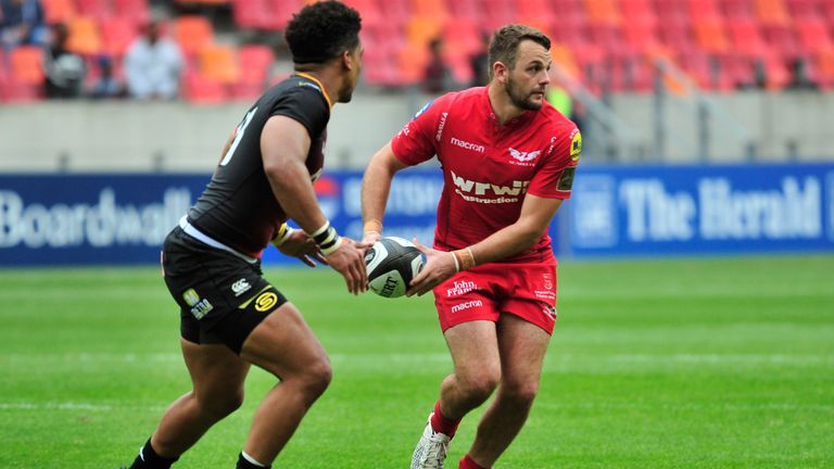 Scarlets' Tom Prydie runs at Berton Klaasen of the Kings