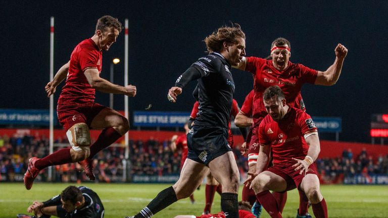 Rory Scannell's try saw Munster secure the bonus point 