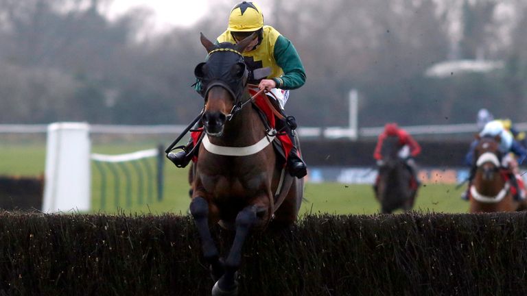 Milansbar is clear of his toiling Warwick rivals