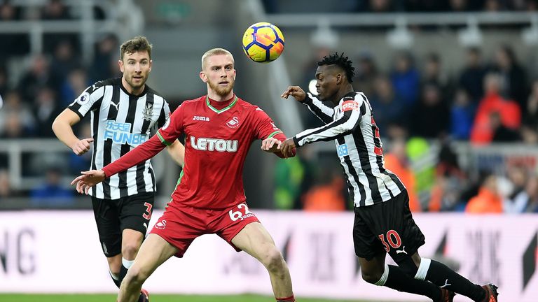Oli McBurnie in action for Swansea against Newcastle