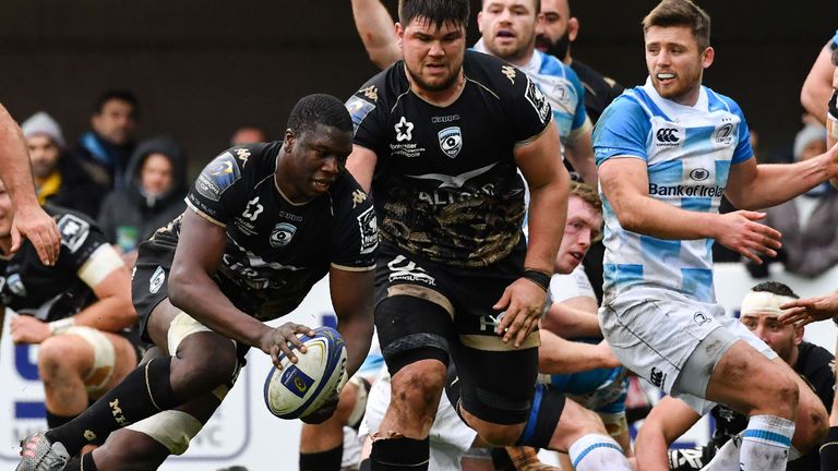 Montpellier's French flanker Yacouba Camara crosses to score