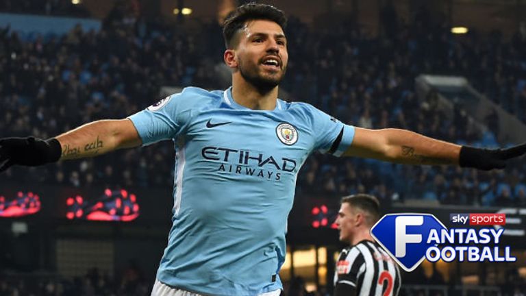 Sergio Aguero celebrates Manchester City's opening goal