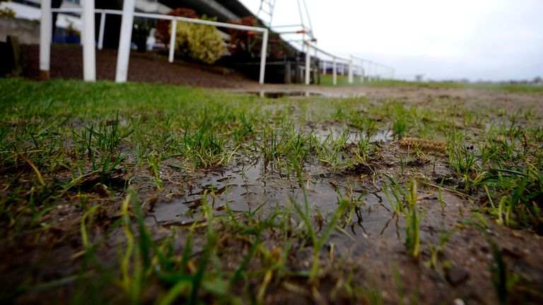 Waterlogging reclamó la tarjeta de Ayr Tuesday