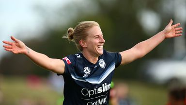 Image of Natasha Dowie is a natural goalscorer, says Sue Smith