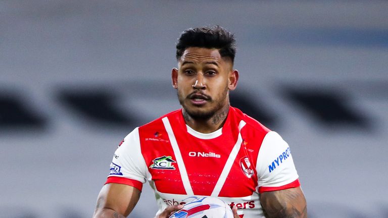 Ben Barba looks to attack for Saints