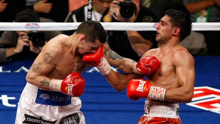 Amir Khan beat Marcos Maidana via a unanimous points decision