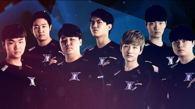 The Kingzone DragonX roster (credit: OnGameNet)