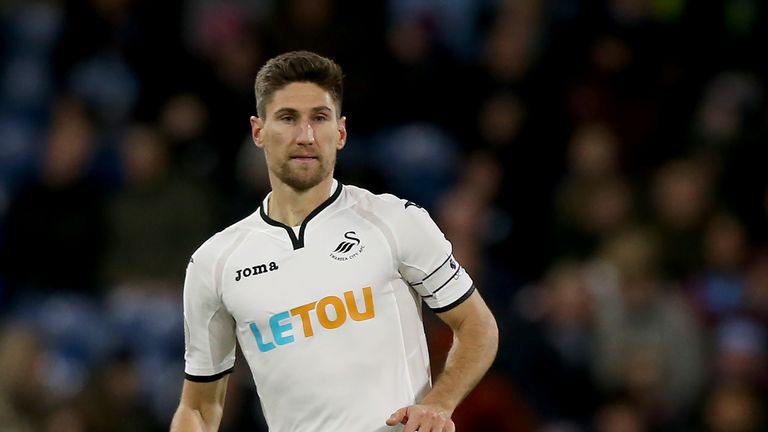 Federico Fernandez is heading to Newcastle ahead of a potential move from Swansea