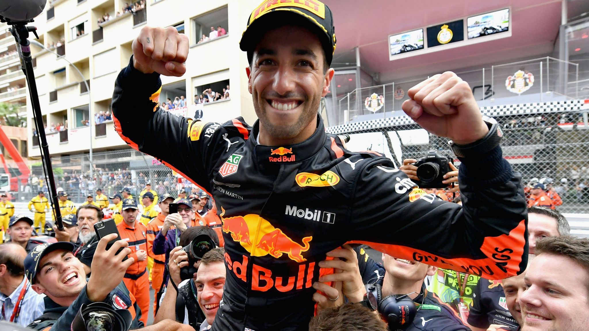 Papers: Daniel Ricciardo F1's 'master conjurer' with Chinese GP win