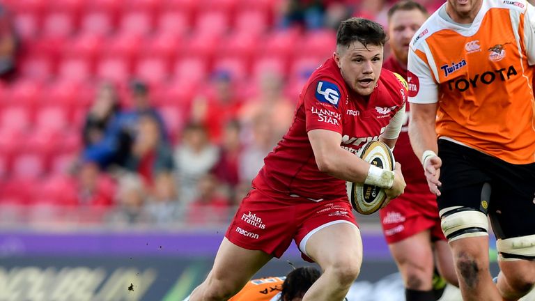 Steff Evans scored a first-half brace for the Scarlets