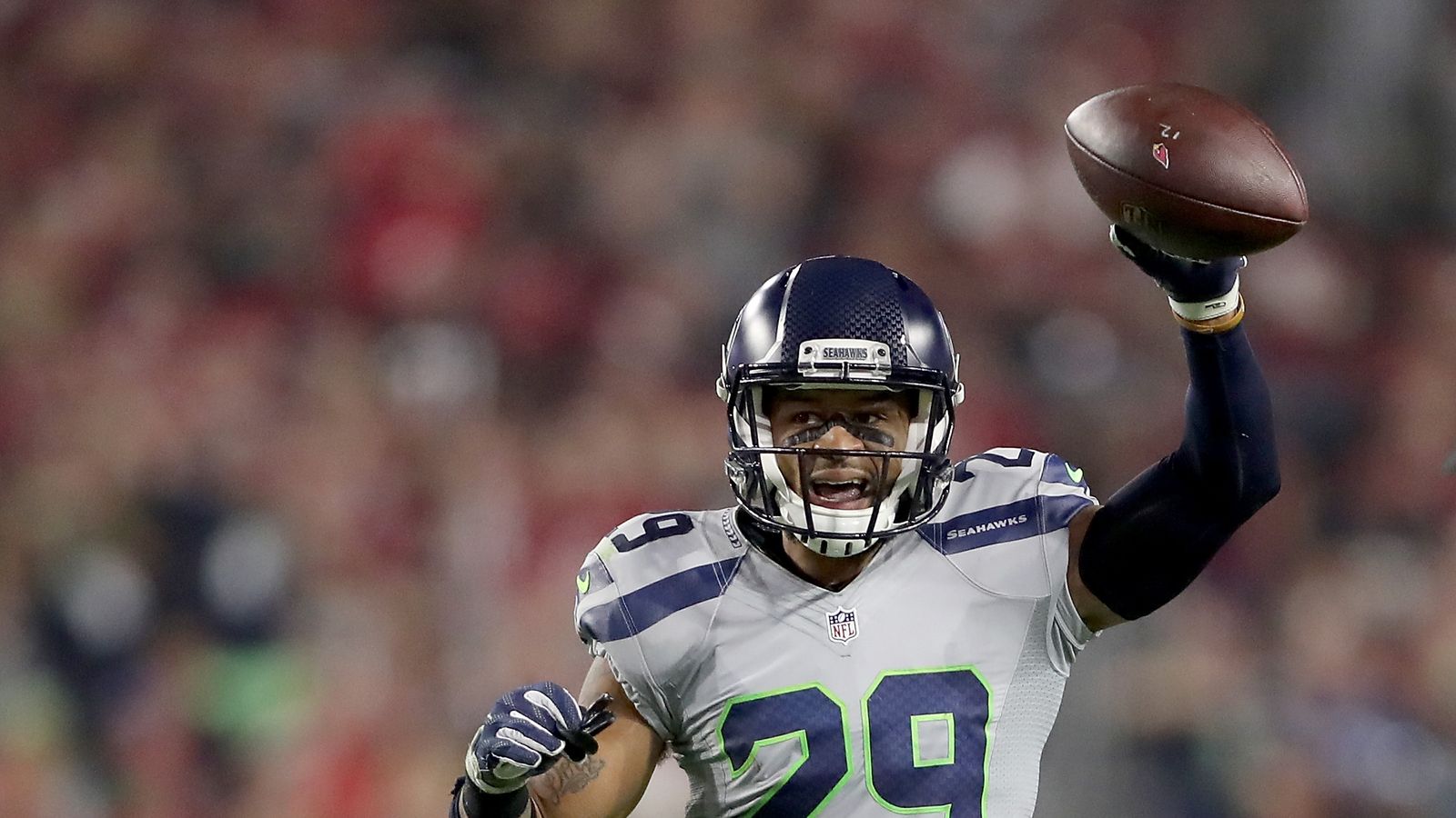 Six-time Pro Bowl free safety Earl Thomas ends holdout with