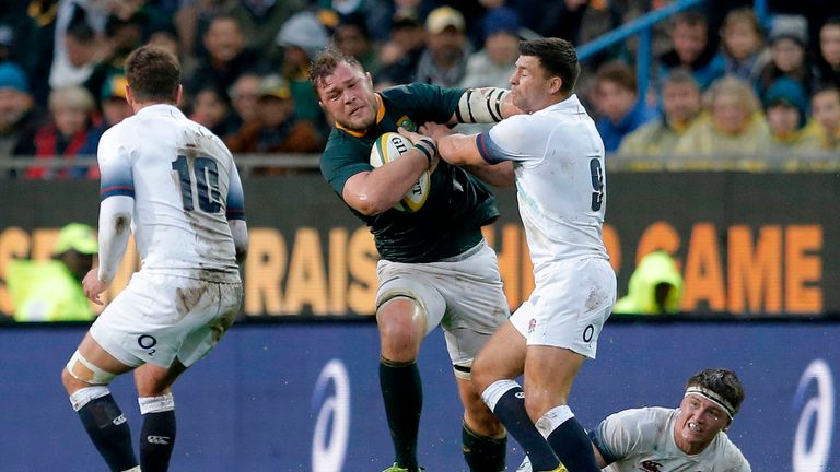 Duane Vermeulen tries to get past Ben Youngs