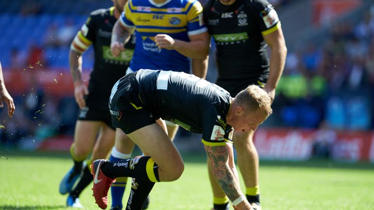 Kevin Brown's first-half try was the 150th of his career on the occasion of his 400th appearance 