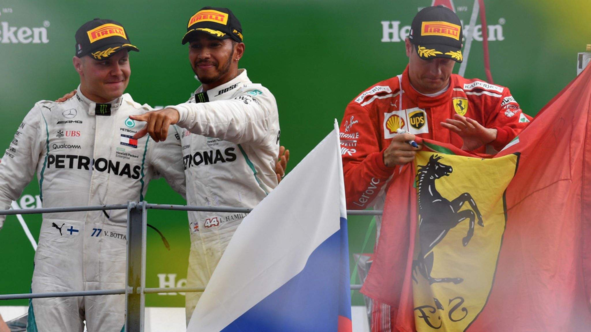 Sebastian Vettel wins British Grand Prix after Lewis Hamilton spins at  start - Eurosport