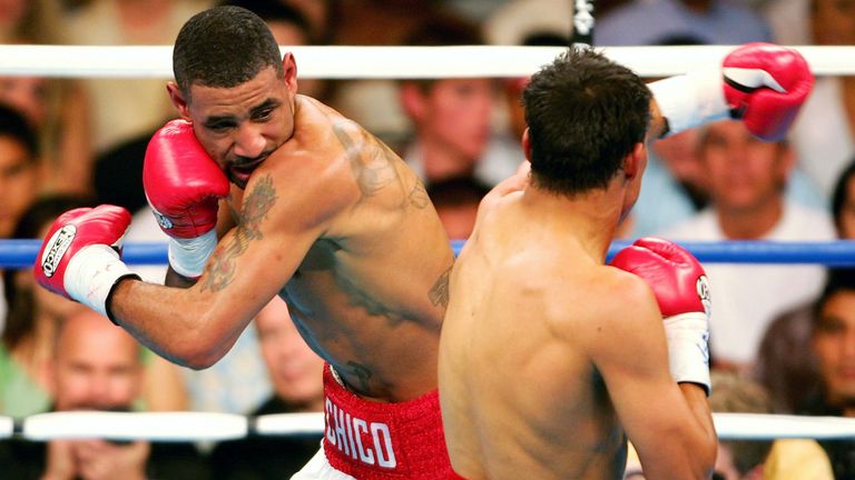Corrales left hook caused Castillo all sorts of problems