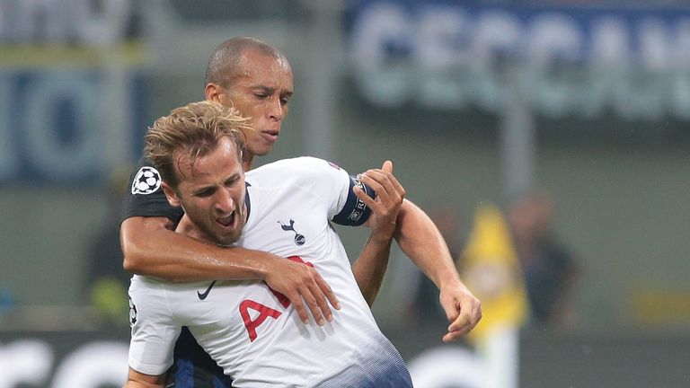 Harry Kane competes for the ball with Miranda
