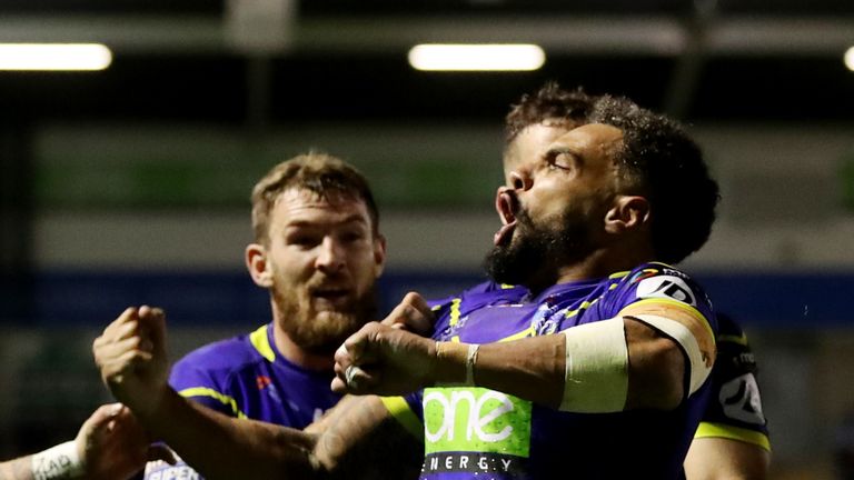 Warrington secured a semi-final place after a thriller at the Halliwell Jones Stadium