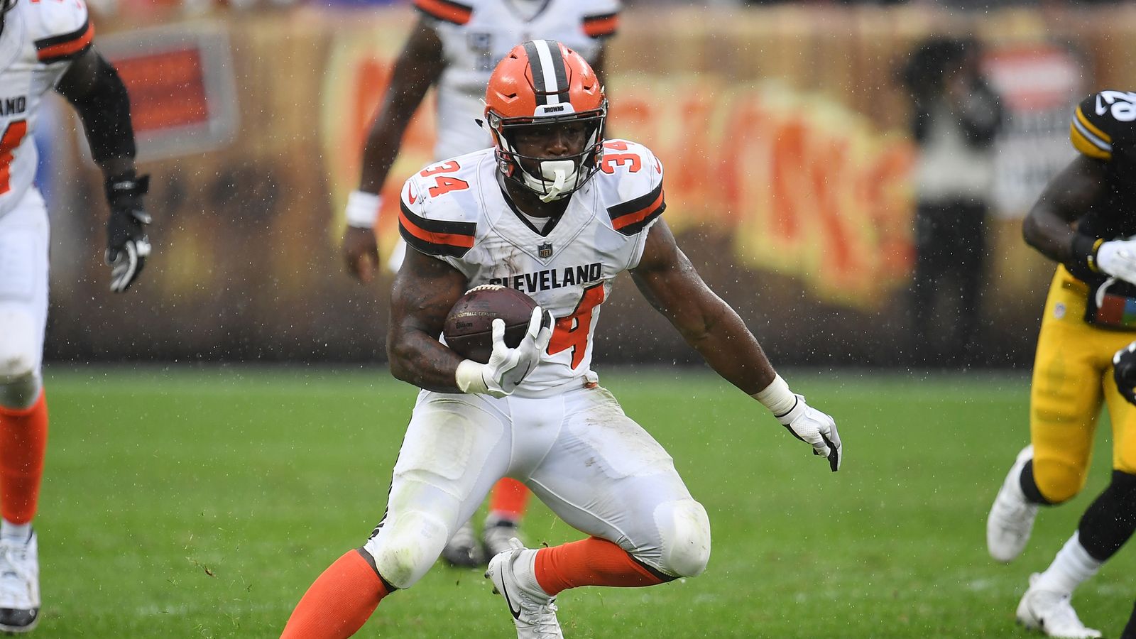 Carlos Hyde traded by Cleveland Browns to Jacksonville Jaguars for