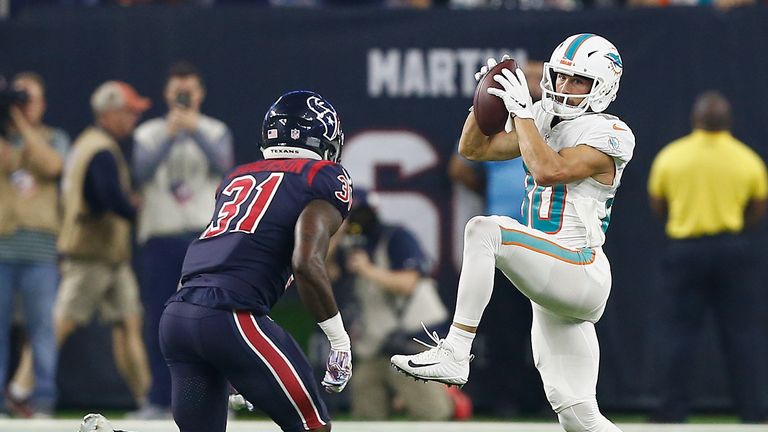 Danny Amendola threw a 28 yard pass to Kenyan Drake to earn a touchdown for the Dolphins.