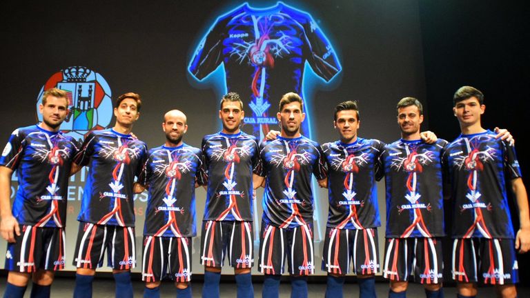 Zamora CF players don the new third kit (@ZCFoficial)
