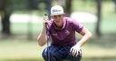 Smith leads by one in Australia