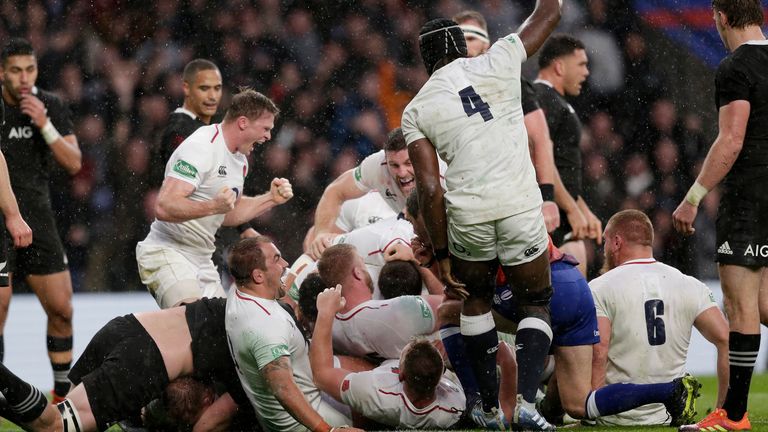 England rumble over for their second try