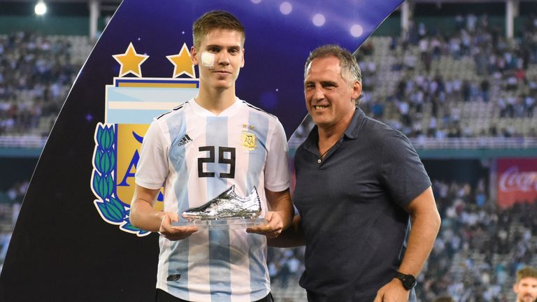 Juan Foyth was named man of the match against Mexico, but also suffered a facial injury