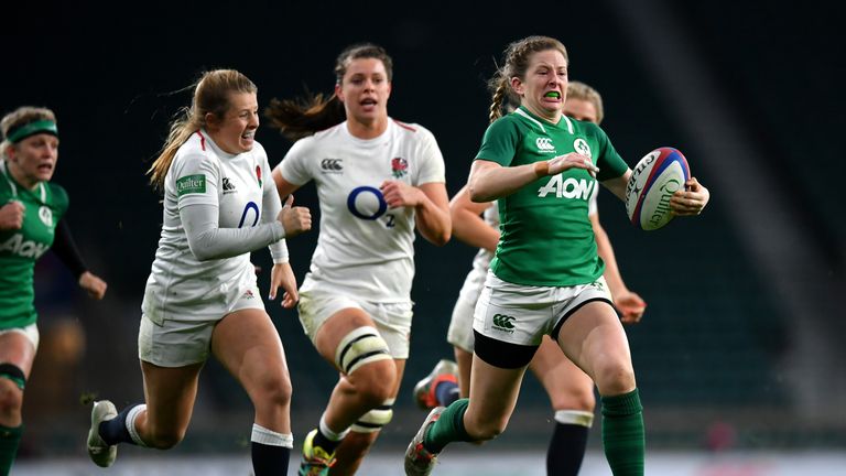  Lauren Delany makes a break to score  Lauren Delany Ireland's second try 