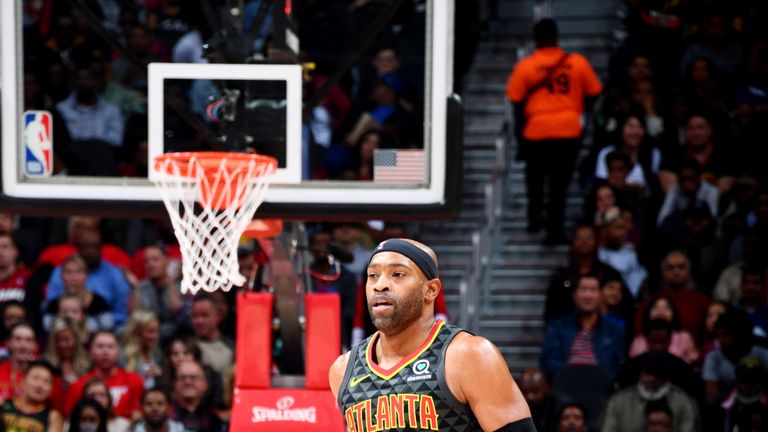 Vince Carter sealed the Hawks win over the Heat