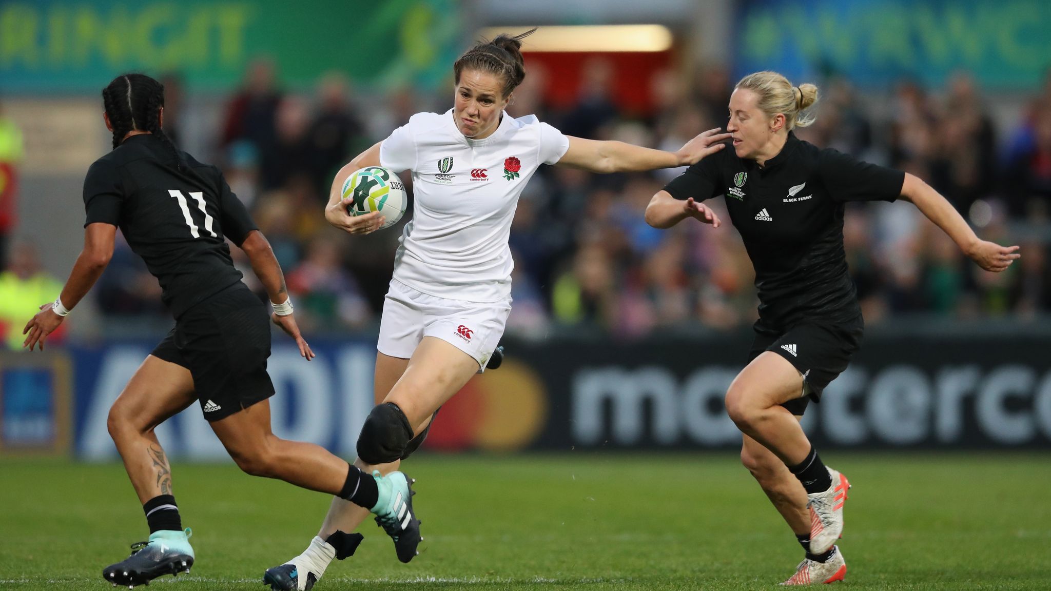 News  Emily Scarratt signs new Loughborough Lightning contract