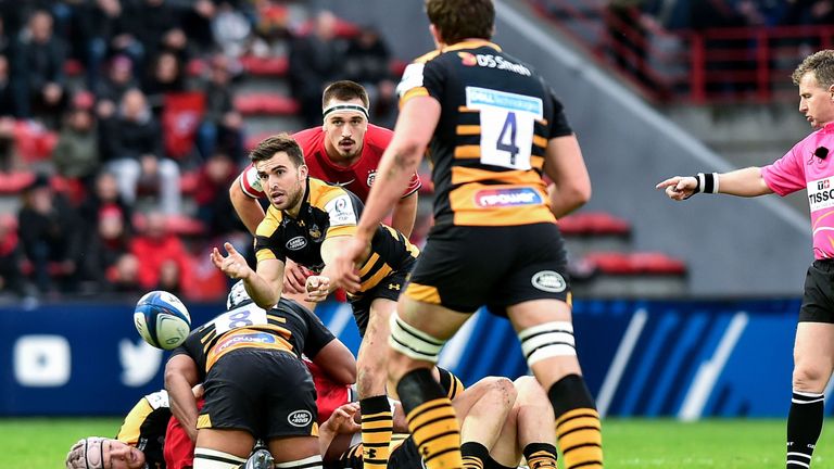 Craig Hampson passes the ball from the base of a ruck