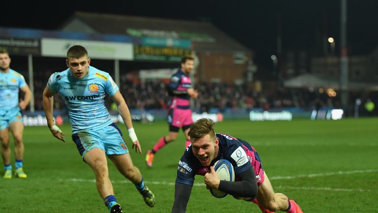 Jason Woodward goes over for Gloucester