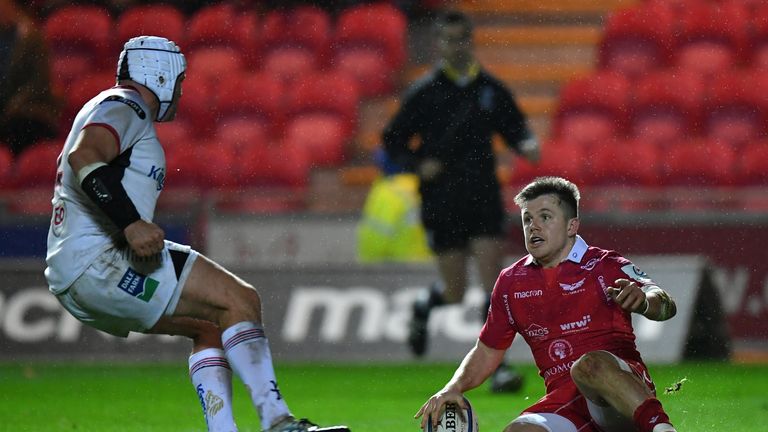 Steff Evans scored twice for Scarlets but they could not avoid a third straight loss in Europe