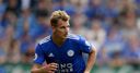Albrighton signs new Leicester deal