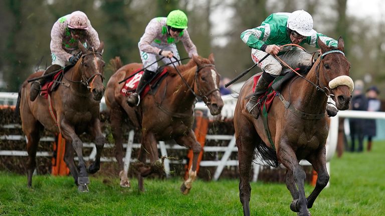 Davy Russell riding Presenting Percy (right)