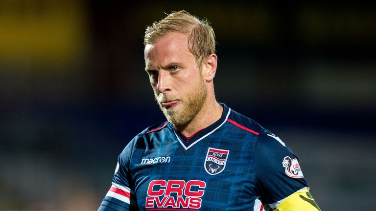 Andrew Davies joins Dundee after training with the club