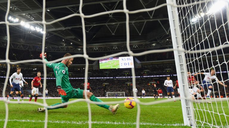 De Gea used a lateral split to deny Harry Kane during the game at Wembley