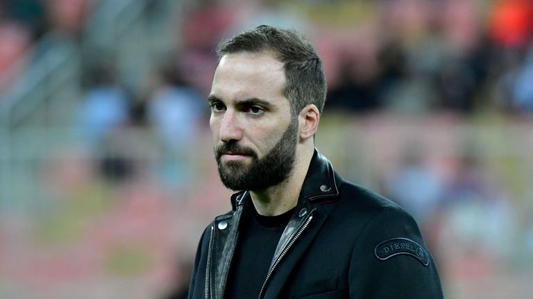 Gonzalo Higuain told AC Milan that he wants to leave for Chelsea