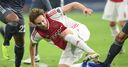 Blind winner sees Ajax close gap