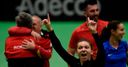 Romania upset Czechs to reach semis