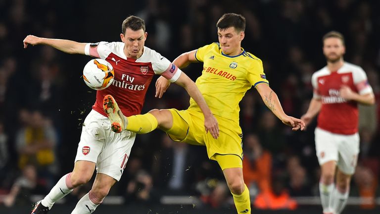 Arsenal beat BATE Borisov to secure a last-16 berth but had to kick off earlier because of a clash with Chelsea