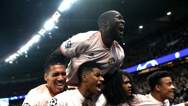 Manchester United players celebrate Marcus Rashford's goal