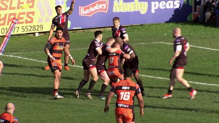 Highlights from the Betfred Super League game between Castleford Tigers and Salford Red Devils