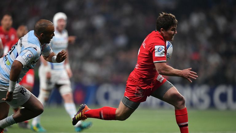 Antoine Dupont scores for Toulouse